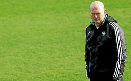 Pepe Mel, durante su etapa al frente del Betis. Pepe Mel, durante su etapa al frente del Betis.