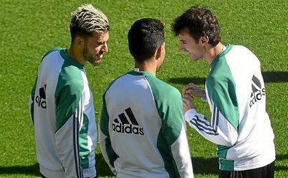 Víctor recupera para el centro del campo a Pardo, baja ante la Real Sociedad por la ´cláusula del miedo´. Víctor recupera para el centro del campo a Pardo, baja ante la Real Sociedad por la ´cláusula del miedo´.