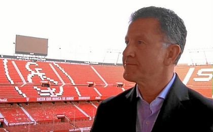 Osorio, seleccionador de México, en el Sánchez-Pizjuán. Osorio, seleccionador de México, en el Sánchez-Pizjuán.
