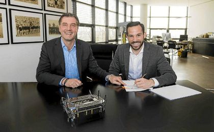 Castro aterrizó en Dortmund procedente del Bayer Leverkusen en 2015. Castro aterrizó en Dortmund procedente del Bayer Leverkusen en 2015.