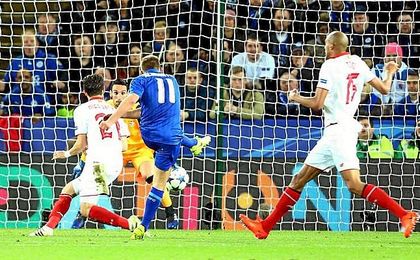 El Leicester se ha puesto por delante del Sevilla. El Leicester se ha puesto por delante del Sevilla.