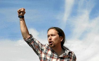 Pablo Iglesias ha atizado a Zozulya. Pablo Iglesias ha atizado a Zozulya.