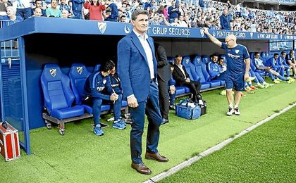 Míchel, en el banquillo de La Rosaleda. Míchel, en el banquillo de La Rosaleda.