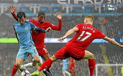 Silva, en un lance del partido ante el Liverpool. Silva, en un lance del partido ante el Liverpool.