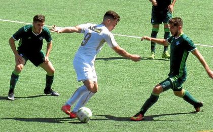 El Betis B recuperó el liderato en Utrera. El Betis B recuperó el liderato en Utrera.