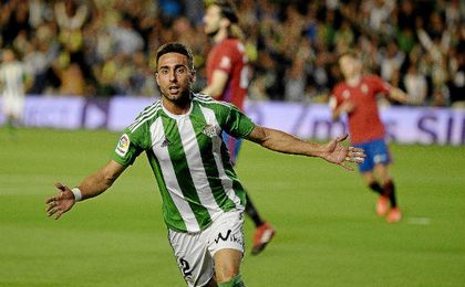 Rafa Navarro celebra su primer gol como miembro del primer equipo. Rafa Navarro celebra su primer gol como miembro del primer equipo.