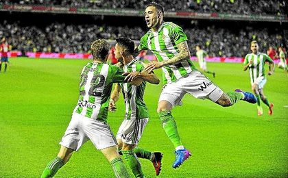 Nunca antes en la Liga se necesitaron tantos puntos para estar en esa décima plaza que ansía el Betis. Nunca antes en la Liga se necesitaron tantos puntos para estar en esa décima plaza que ansía el Betis.