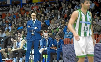 Tabak apuesta por la defender como en Fuenlabrada. Tabak apuesta por la defender como en Fuenlabrada.