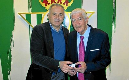 Rogelio, 'La zurda de caoba', premiado por la izquierda imperial de Gordillo Rogelio, 'La zurda de caoba', premiado por la izquierda imperial de Gordillo