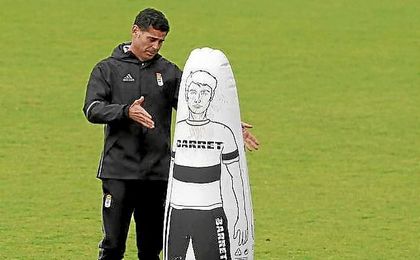 El Oviedo lucha para entrar en los ´play off´ El Oviedo lucha para entrar en los ´play off´