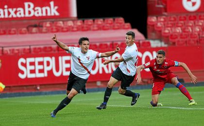 El capitán Cotán celebra su gol. El capitán Cotán celebra su gol.