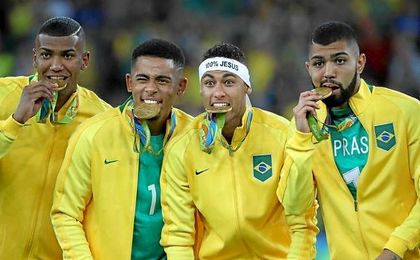 Brasil destrona a Argentina al frente del ránking FIFA y España sigue décima Brasil destrona a Argentina al frente del ránking FIFA y España sigue décima