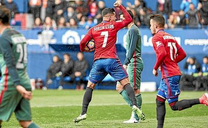 Sergio León celebra un gol esta temporada con Osasuna. Sergio León celebra un gol esta temporada con Osasuna.