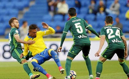 El Betis busca la reacción en Las Palmas. El Betis busca la reacción en Las Palmas.