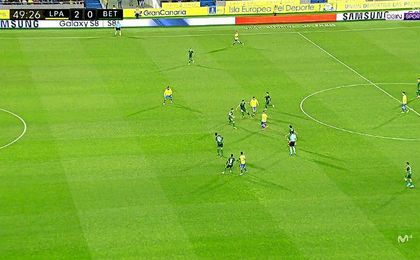 El fuera de juego de Boateng es clamoroso. El fuera de juego de Boateng es clamoroso.