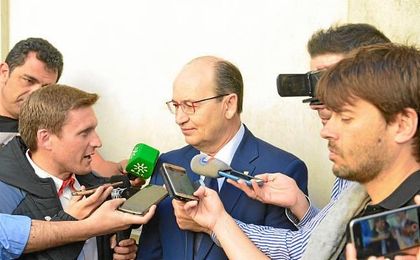 José Castro ha hablado sobre el futuro de Sampaoli. José Castro ha hablado sobre el futuro de Sampaoli.