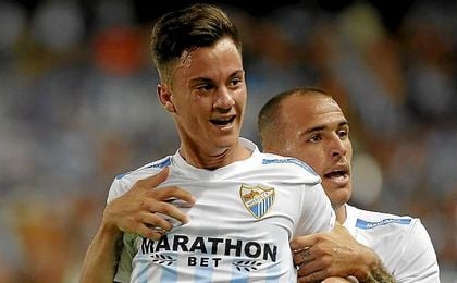 Juanpi, con Sandro, celebrando un gol. Juanpi, con Sandro, celebrando un gol.