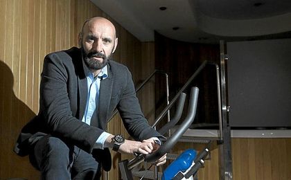 Monchi posa para ESTADIO Deportivo. Monchi posa para ESTADIO Deportivo.