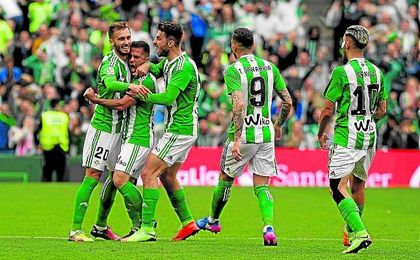 El Betis, resuelto a blindarse en los costados El Betis, resuelto a blindarse en los costados