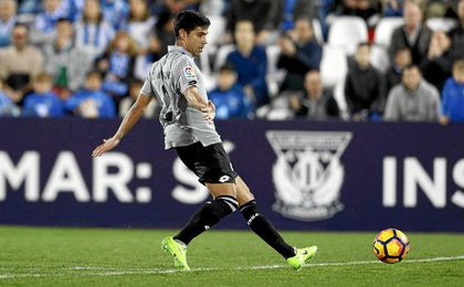 Juanfran abre la puerta a una salida del Deportivo. Juanfran abre la puerta a una salida del Deportivo.