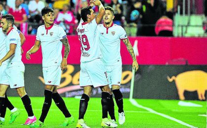 El brasileño Paulo Henrique Ganso celebra uno de sus dos goles como sevillista ante el Granada. El brasileño Paulo Henrique Ganso celebra uno de sus dos goles como sevillista ante el Granada.