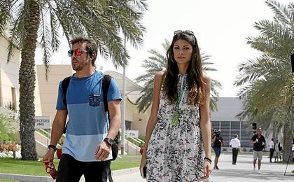 Alonso, junto a su novia, Linda Morselli. Alonso, junto a su novia, Linda Morselli.