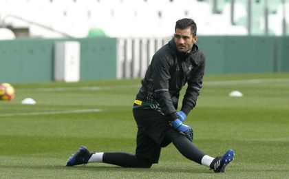 Adán espera un gesto del Betis. Adán espera un gesto del Betis.