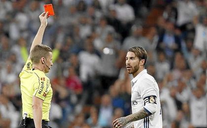 Sergio Ramos en el momento de su expulsión. Sergio Ramos en el momento de su expulsión.