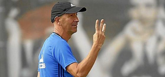 Pako Ayestarán, en su etapa en el Valencia. Pako Ayestarán, en su etapa en el Valencia.