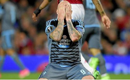 Guidetti tuvo una ocasión para clasificar al Celta a segundos del final. Guidetti tuvo una ocasión para clasificar al Celta a segundos del final.