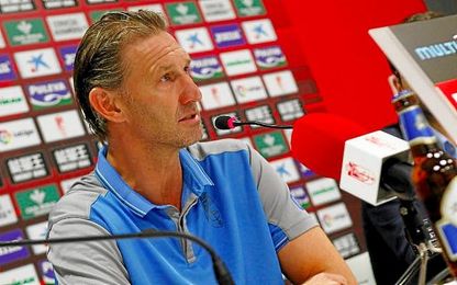 Muy crítico con sus futbolistas. Muy crítico con sus futbolistas.