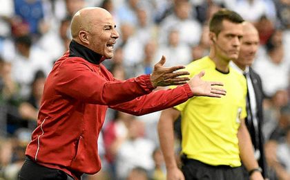 Sampaoli se desgañitó en la banda. Sampaoli se desgañitó en la banda.
