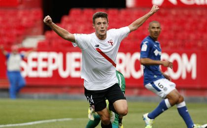 Marc Gual celebra su doblete al Getafe. Marc Gual celebra su doblete al Getafe.