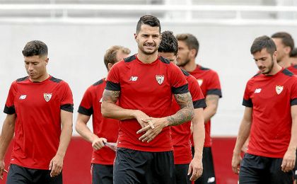 Sampaoli recupera a seis jugadores para el sábado y pierde a Pareja y Mercado Sampaoli recupera a seis jugadores para el sábado y pierde a Pareja y Mercado