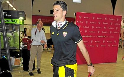 David Soria, en una salida con el Sevilla en el aeropuerto. David Soria, en una salida con el Sevilla en el aeropuerto.