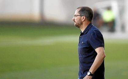 El técnico del filial verdiblanco. El técnico del filial verdiblanco.