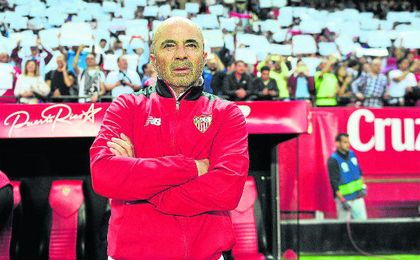 Jorge Sampaoli se marcha del Sánchez Pizjuán con los deberes realizados en una temporada en la que su equipo fue de más a menos pero consiguió el objetivo y firmó una puntuación que pasa a la historia. Jorge Sampaoli se marcha del Sánchez Pizjuán con los deberes realizados en una temporada en la que su equipo fue de más a menos pero consiguió el objetivo y firmó una puntuación que pasa a la historia.