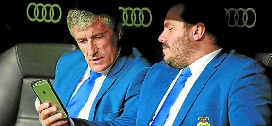 Serra Ferrer y Torrecilla se reunieron ayer en Madrid con Quique Setién y sus agentes para perfilar el contrato. Serra Ferrer y Torrecilla se reunieron ayer en Madrid con Quique Setién y sus agentes para perfilar el contrato.