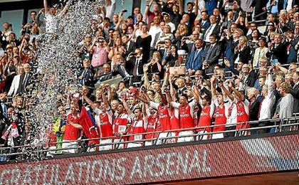 El Arsenal logra su decimotercera FA Cup y frustra el doblete del Chelsea. El Arsenal logra su decimotercera FA Cup y frustra el doblete del Chelsea.
