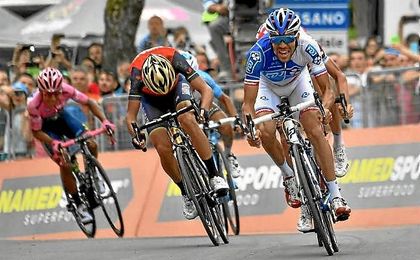 Pinot se ha llevado la penúltima etapa del Giro. Pinot se ha llevado la penúltima etapa del Giro.