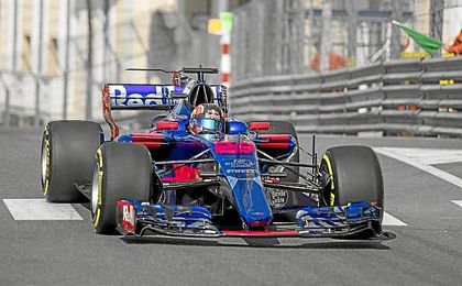 Sainz, rodando con su Toro Rosso en las calles de Montecarlo. Sainz, rodando con su Toro Rosso en las calles de Montecarlo.