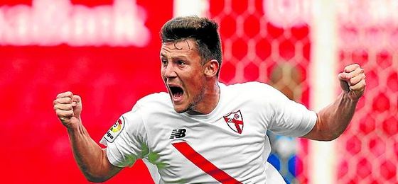 Marc Gual confirmó su gran momento con un doblete frente al Cádiz. Marc Gual confirmó su gran momento con un doblete frente al Cádiz.