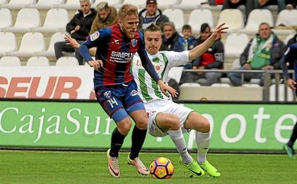 Samu Sáiz, en un partido con el Huesca. Samu Sáiz, en un partido con el Huesca.