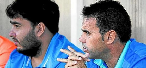Dioni Arroyo (derecha), entrenador del San José, está en la terna de candidatos del Antoniano. Dioni Arroyo (derecha), entrenador del San José, está en la terna de candidatos del Antoniano.