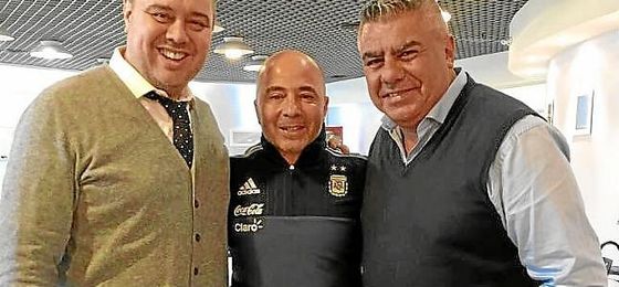 Sampaoli, junto a Tapia antes de su presentación. Sampaoli, junto a Tapia antes de su presentación.