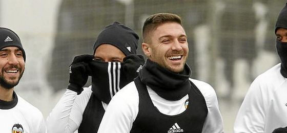 Acaba su cesión en el Valencia. Acaba su cesión en el Valencia.