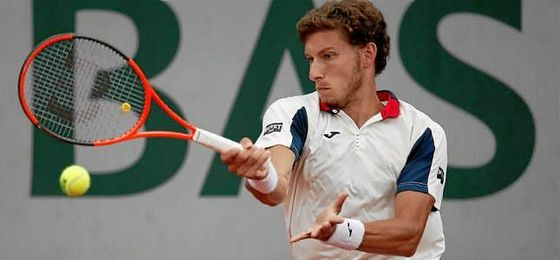 Carreño golpea la pelota. Carreño golpea la pelota.