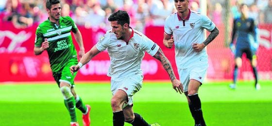 Stevan Jovetic conduce el balón durante el partido contra el Leganés en Nervión. Stevan Jovetic conduce el balón durante el partido contra el Leganés en Nervión.