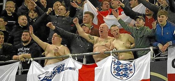 Imagen de la afición de la selección inglesa durante un partido. Imagen de la afición de la selección inglesa durante un partido.