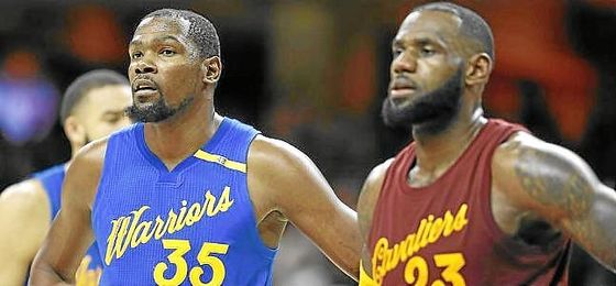 Durant conquista Cleveland y deja a los Warriors al borde del anillo. Durant conquista Cleveland y deja a los Warriors al borde del anillo.